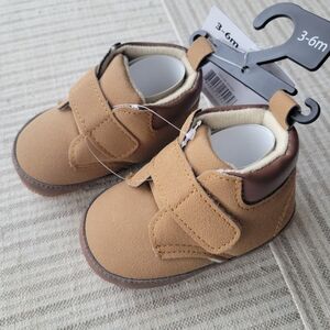 Baby Shoes tan with hook and loop straps